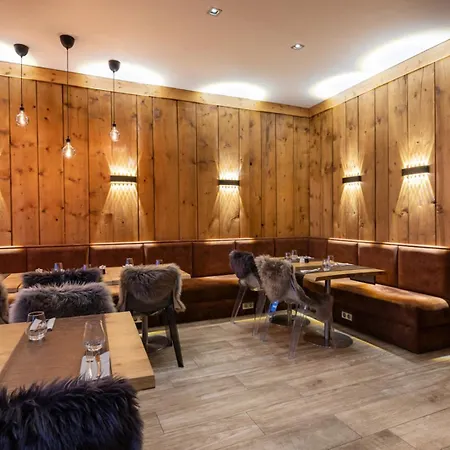 Royal Ours Blanc Boutique & 4*