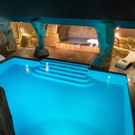 Royal Ours Blanc Boutique & Hotell 4*