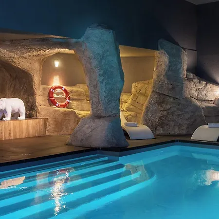 Royal Ours Blanc Boutique & Hotell 4*
